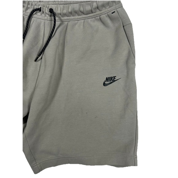 Nike Tech Fleece Shorts Grey Mens Large Drawstring Pockets Casual Athletic - Picture 3 of 5